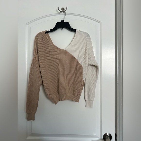 Superdown Womens Trish Knot Sweater in Beige & White size small Knit Cozy - Picture 4 of 11